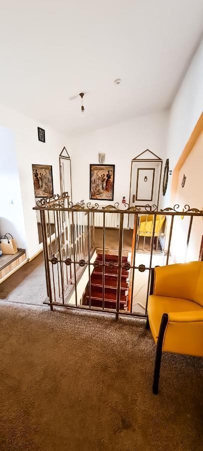 5 Stars High Hostel Бухарест Экстерьер фото