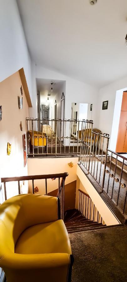 5 Stars High Hostel Бухарест Экстерьер фото
