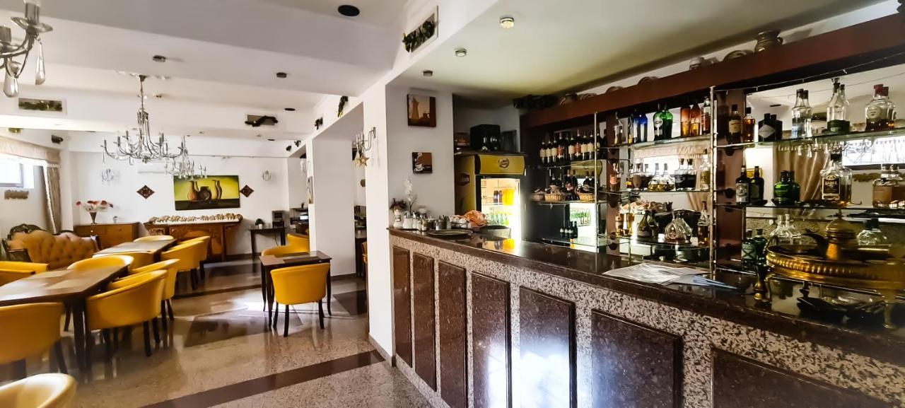 5 Stars High Hostel Бухарест Экстерьер фото