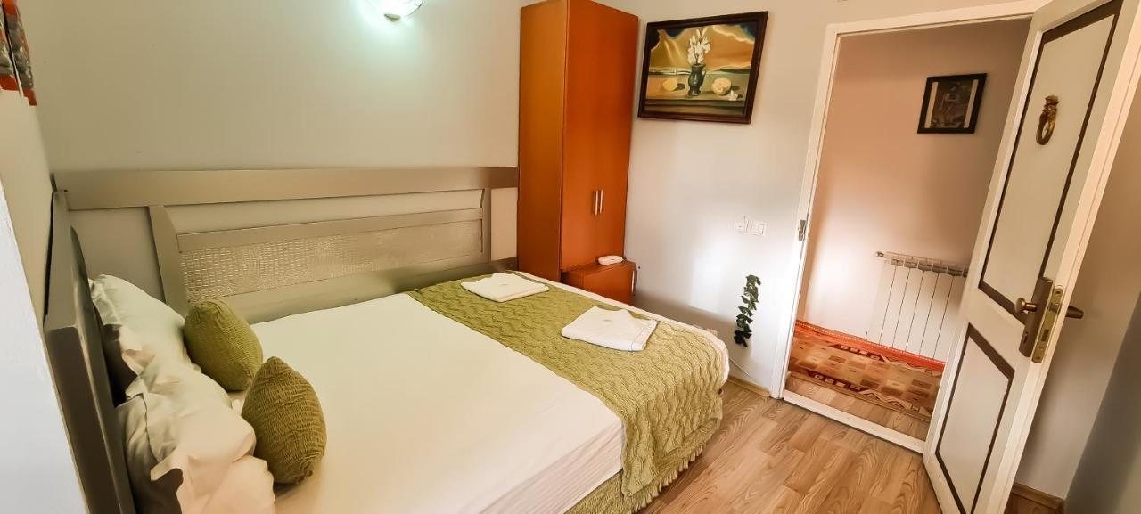5 Stars High Hostel Бухарест Экстерьер фото
