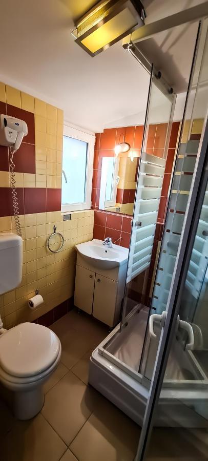 5 Stars High Hostel Бухарест Экстерьер фото