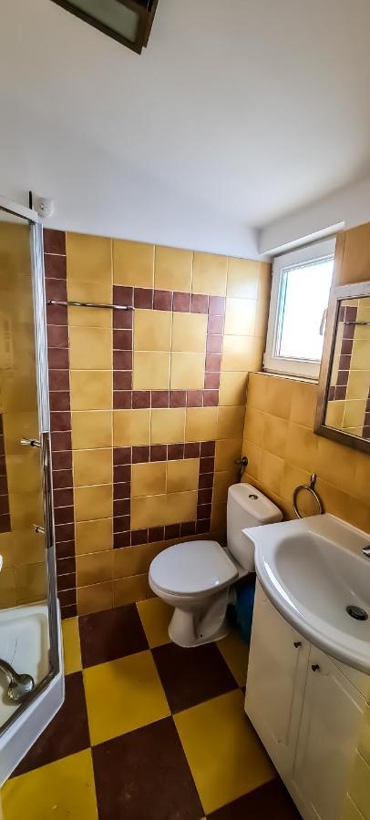 5 Stars High Hostel Бухарест Экстерьер фото