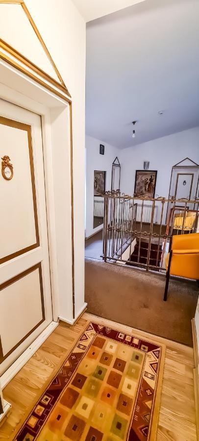 5 Stars High Hostel Бухарест Экстерьер фото