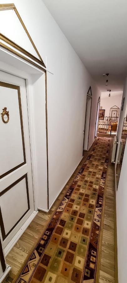 5 Stars High Hostel Бухарест Экстерьер фото
